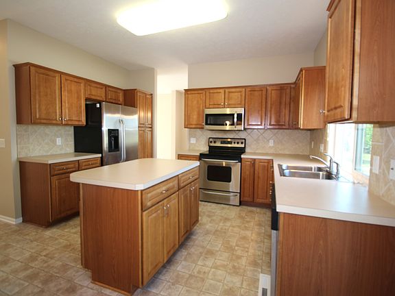 3rd image of 1501 Lakewood Dr