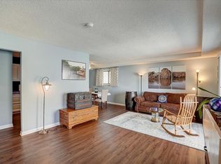 1160 Landmark Trl S, Hopkins, MN 55343