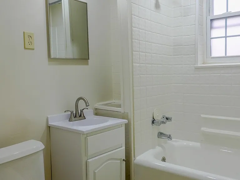 775 E. Broad St — Photo 16