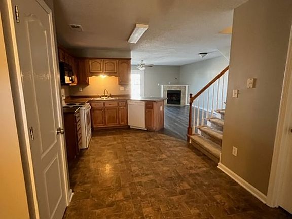 2nd image of 3746 Iron Horse Dr