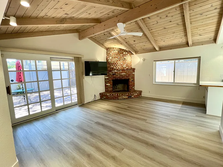 cozy fireplace, TV included, entertainment kitchen entry