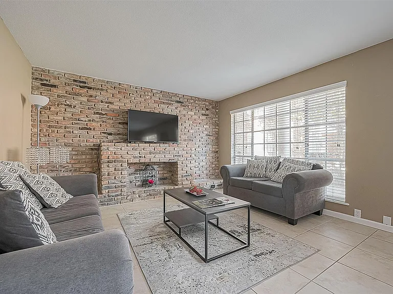 2101 Fountain View Dr #19 — Photo 7