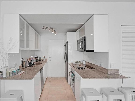 4th image of 1250 West Avenue #14b