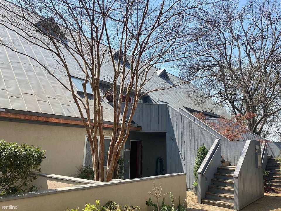 2nd image of 303B 2nd St NW