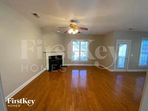 205 Barberry St — Photo 4