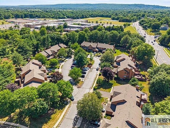 3rd image of 18 Estate Rd