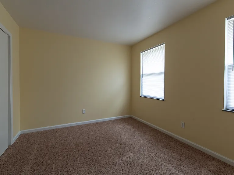 215 W Troy Ave #215C — Photo 7