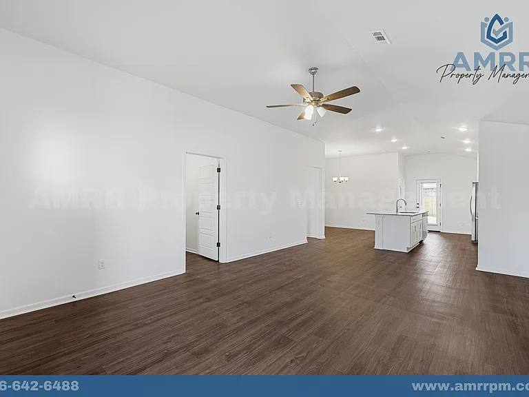 125 SW Vicki St — Photo 33