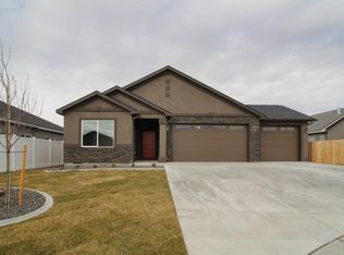 8809 Sophie Rae Ct, Pasco, WA 99301