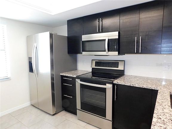 2nd image of 626 2nd Ave NE