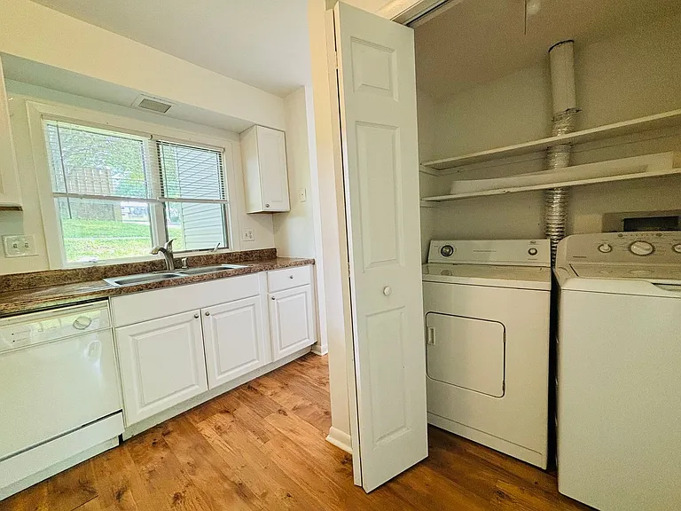 360 Shenandoah Cir — Photo 13