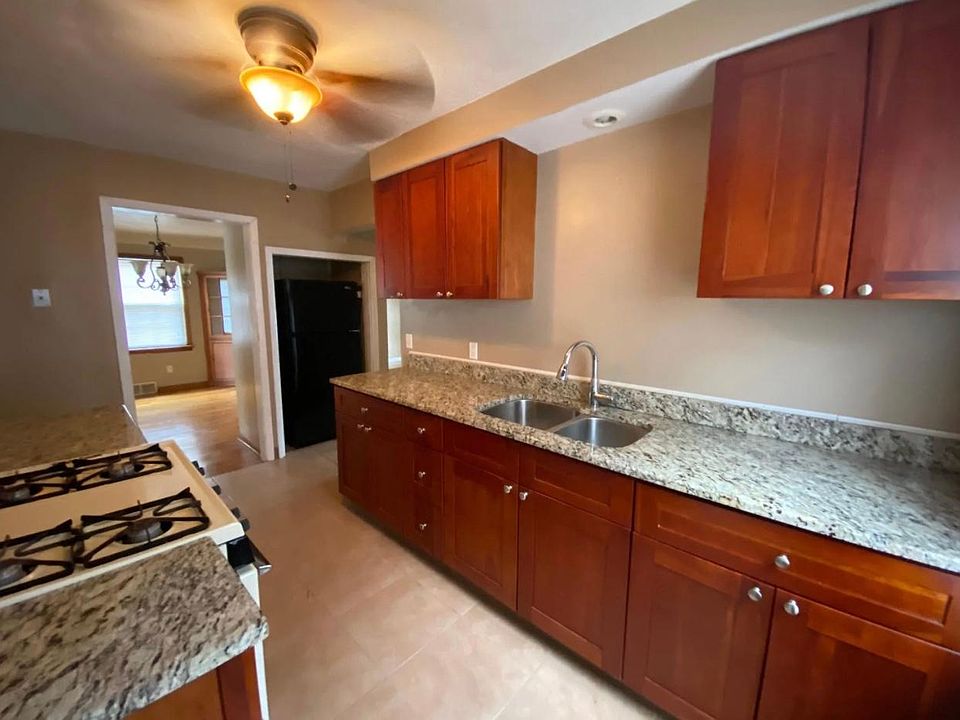 1st image of 17606 Chagrin Blvd #1