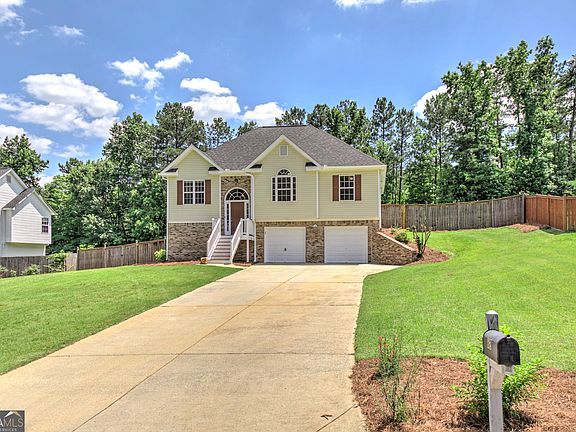 3rd image of 62 Roundtree Ct