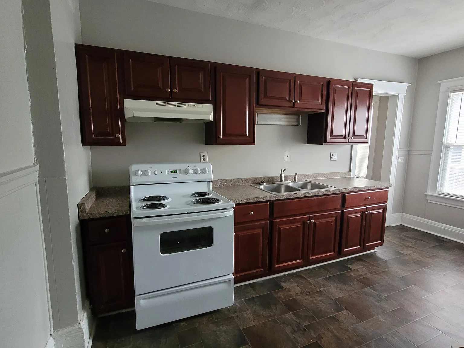 2 bed, 900 sqft, $1,200 — Photo 2