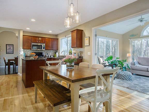 4th image of 16981 Birchview Dr