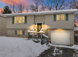 2808 Cherry Dr, Wonder Lake, IL 60097