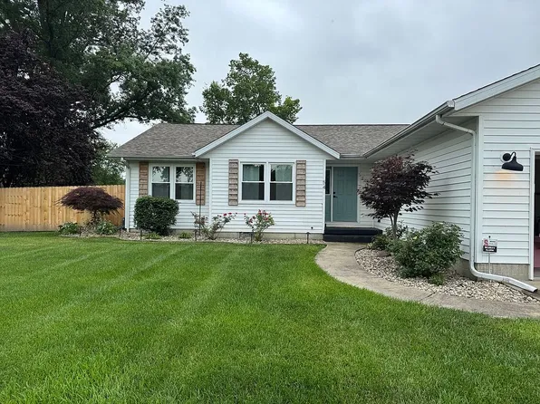 54 Lakewood Dr, Centralia, IL 62801