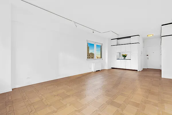 Sold by Bond New York | media 2