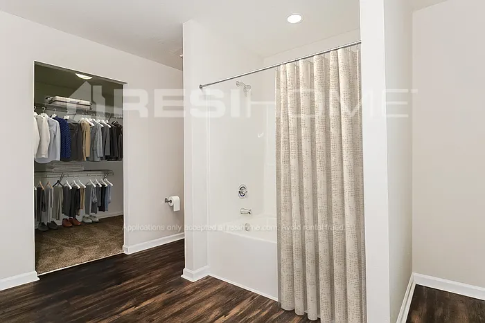 224 Farmington Dr — Photo 13