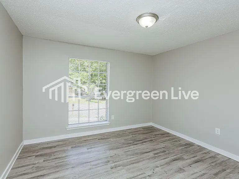 2124 Thousand Oaks Dr — Photo 7