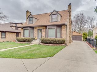 2727 Hickman Rd, Des Moines, IA 50310