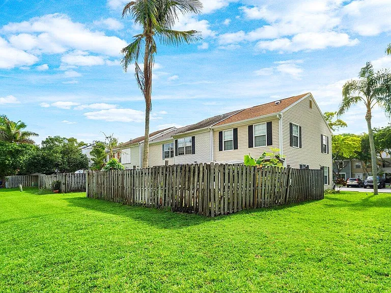 304 Georgian Park Dr — Photo 33