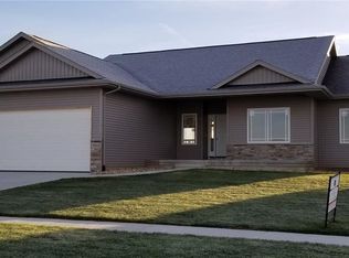 3461 Hemingway St, Marion, IA 52302