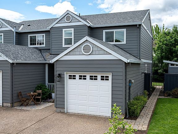 4th image of 2585 NE 1st Dr