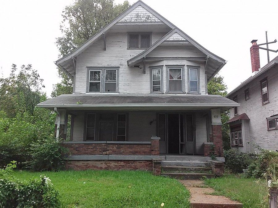 1st image of 619 E 32nd St