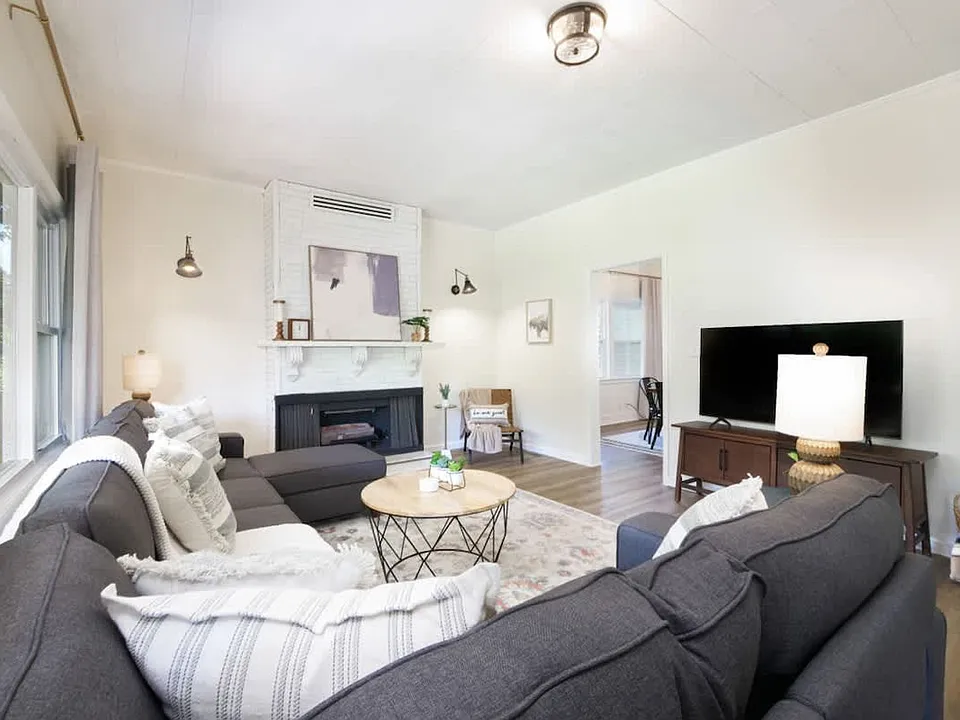729 E State St #ID1496030P