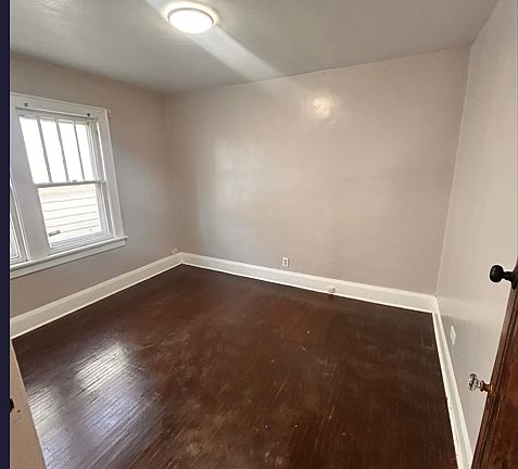 3rd image of 2126 Joffre St #1