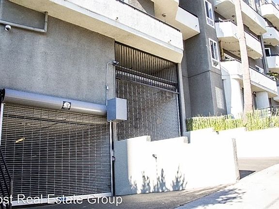 2nd image of 511 S Carondelet St APT 406