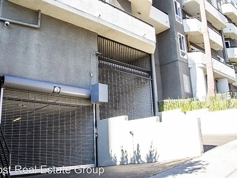 511 S Carondelet St — Photo 3