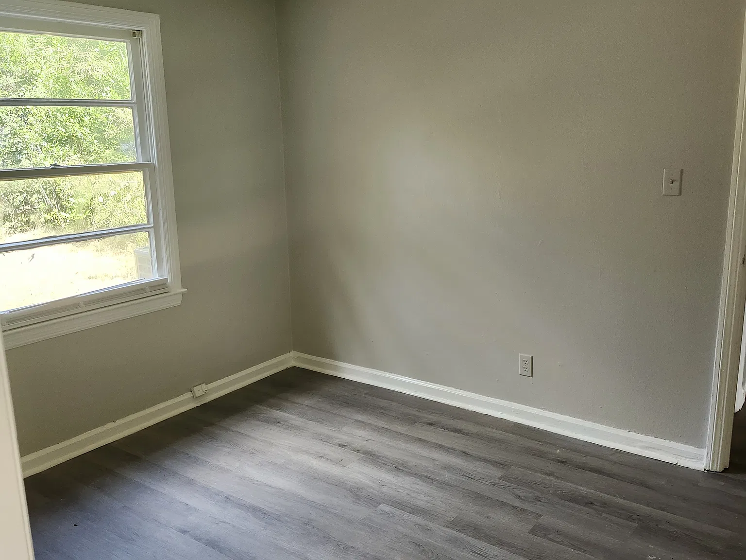 210 Cox Dr - 1 — Photo 2