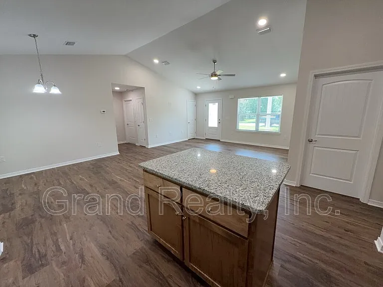 4208 Eleanor St — Photo 9