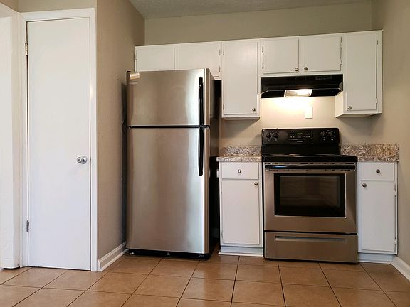 4th image of 2232 Kamis Cir NW
