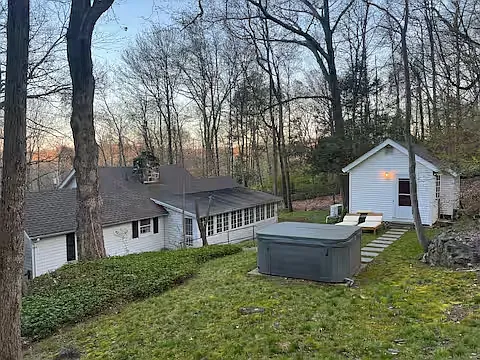 1140 Barrett Cir W — Photo 7