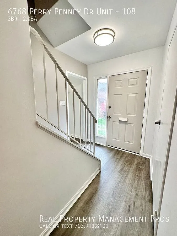 3bed 2bath in Terrace Townhomes of Annandale! — Photo 2