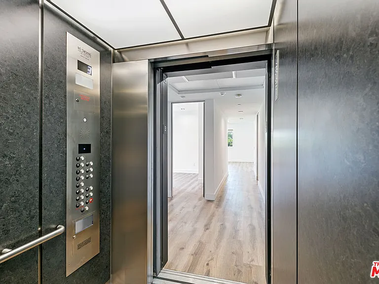 10842 Victory Blvd #201 — Photo 5
