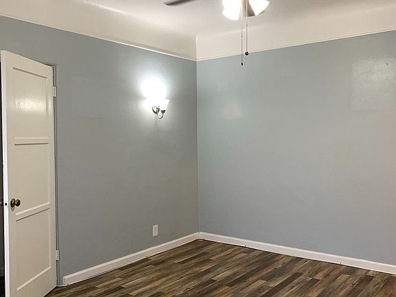 4th image of 210 N Louise St #9716684