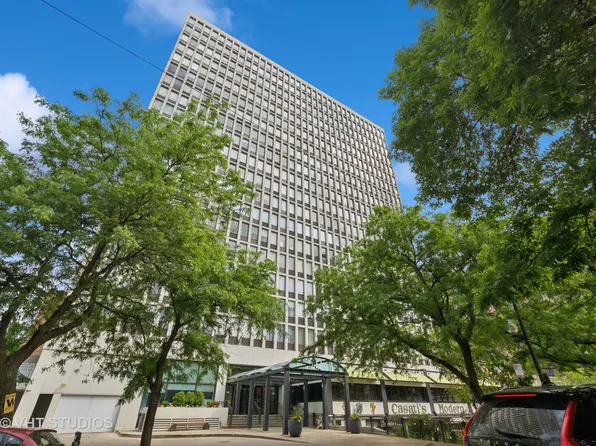 444 W Fullerton Pkwy APT 1702, Chicago, IL 60614