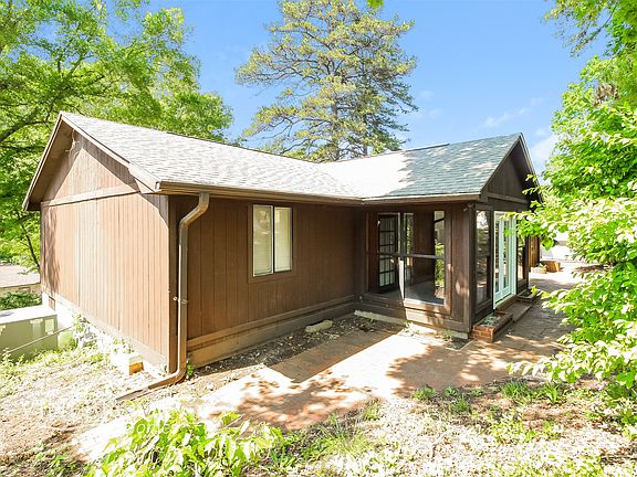 2nd image of 305 Fairmont Dr