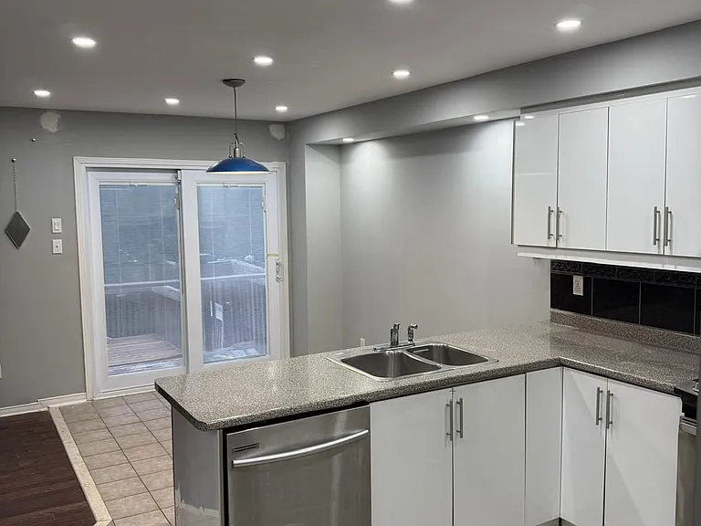 7166 Black Walnut Trl — Photo 10