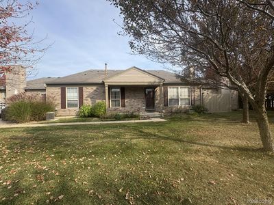 14033 Watersway Dr, Gibraltar, MI, 48173