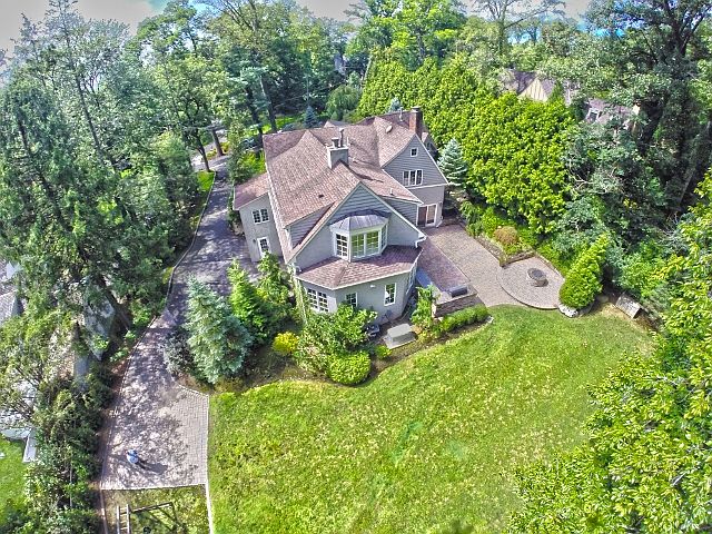 1st image of 19 Brooklawn Dr