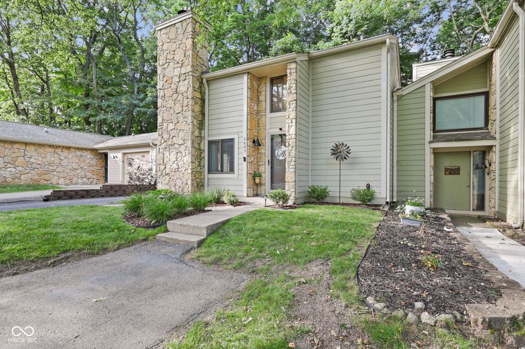 5643 Twin Lakes Ct, Indianapolis, IN - View 2