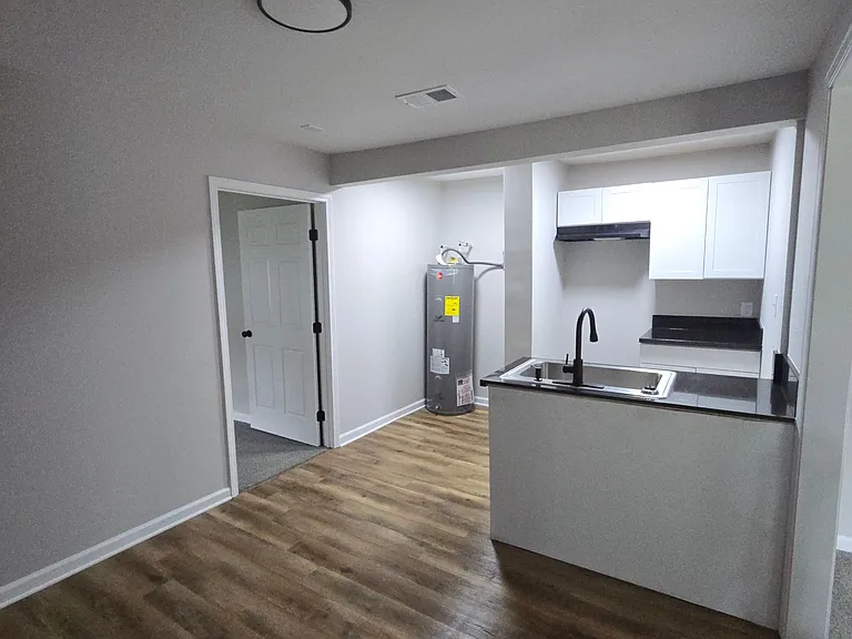 32 W Cooper St #A — Photo 2