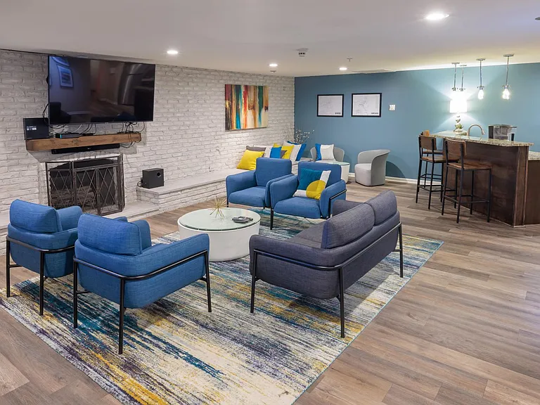 Somerset Apartments — Photo 10