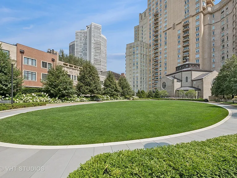 2550 N Lakeview Ave #S204 — Photo 27