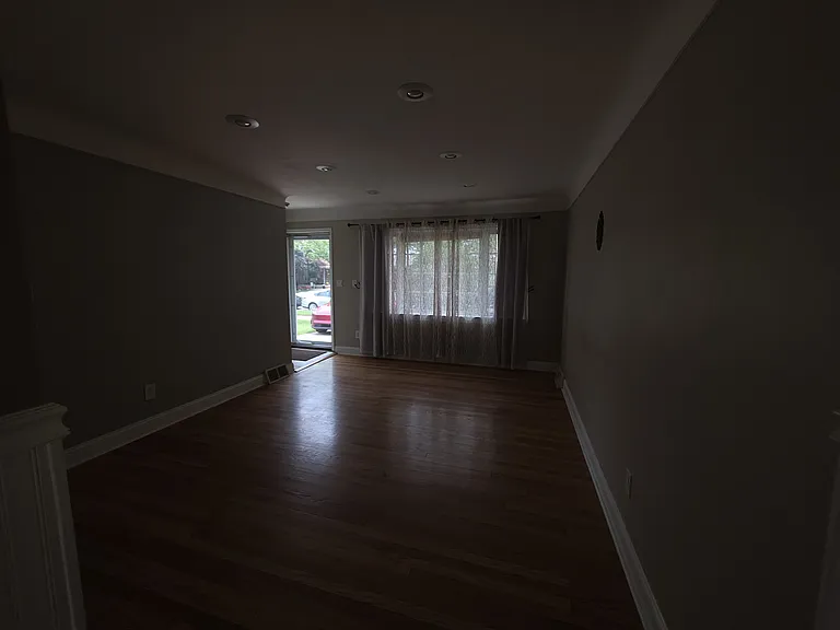 5845 Plainfield St — Photo 15